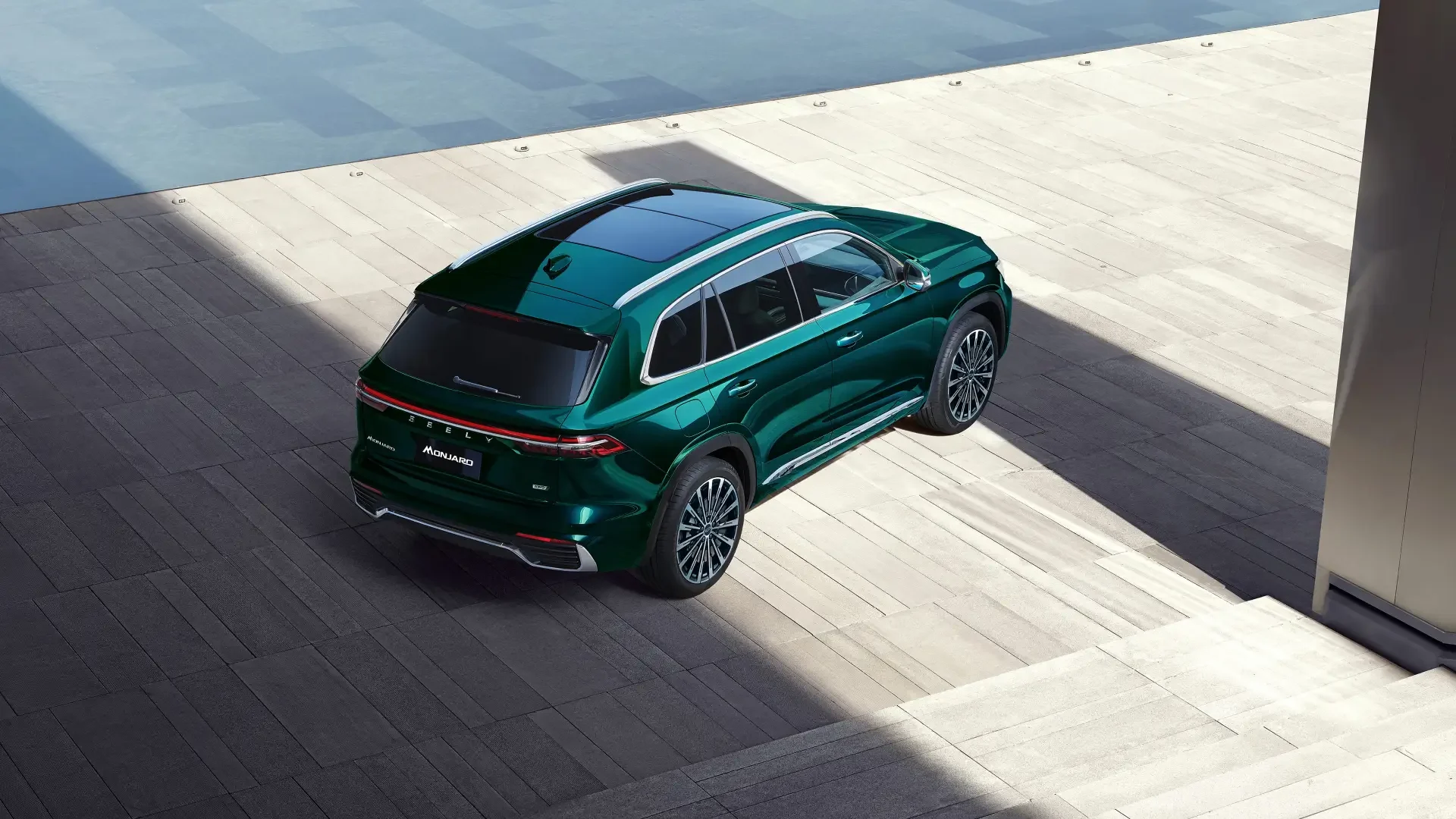 Новый кроссовер Geely Monjaro — пример автомобиля, который заказывают из Китая
